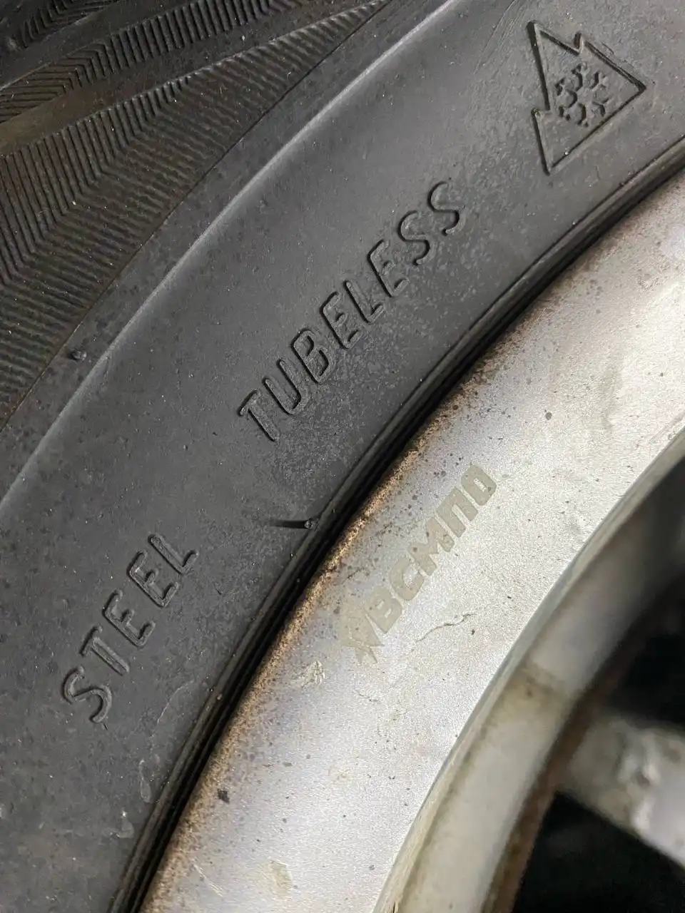 Продам колеса и диски ВАЗ 2105 - Колеса и диски (Запчасти) в Нижний Новгород