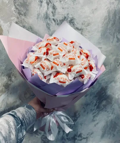 Букет из конфет Raffaello на 8 марта - Барахолка в Челябинск