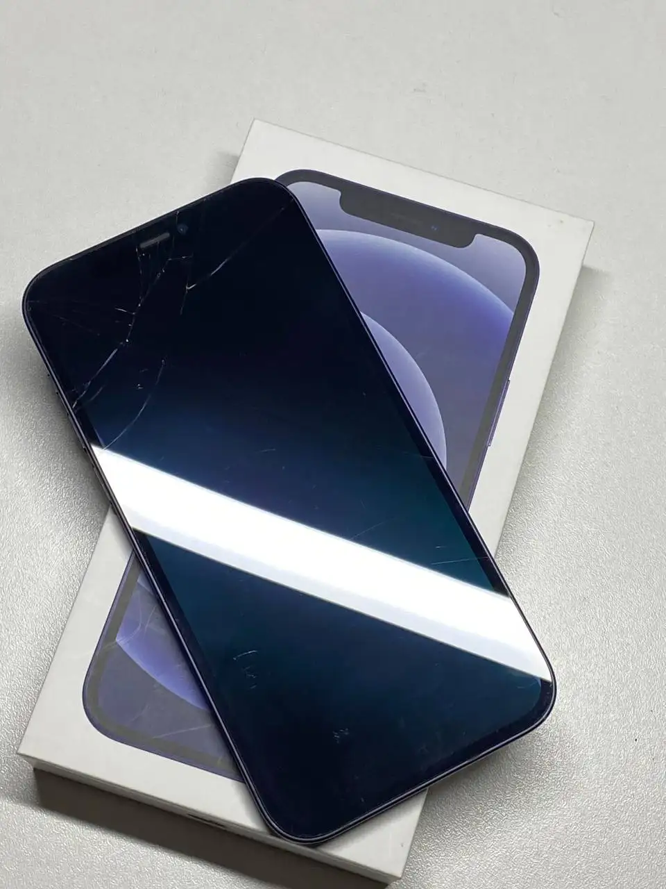 iPhone 12 с разбитым экраном - Смартфоны и телефоны (Электроника) в Челябинск