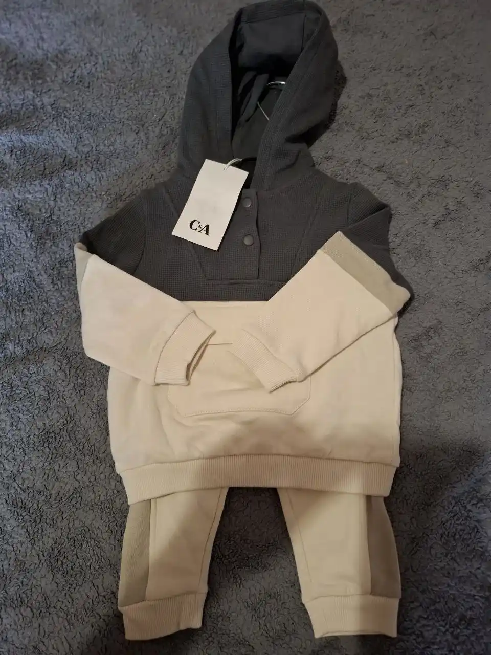 Продажа новых костюмов для малышей