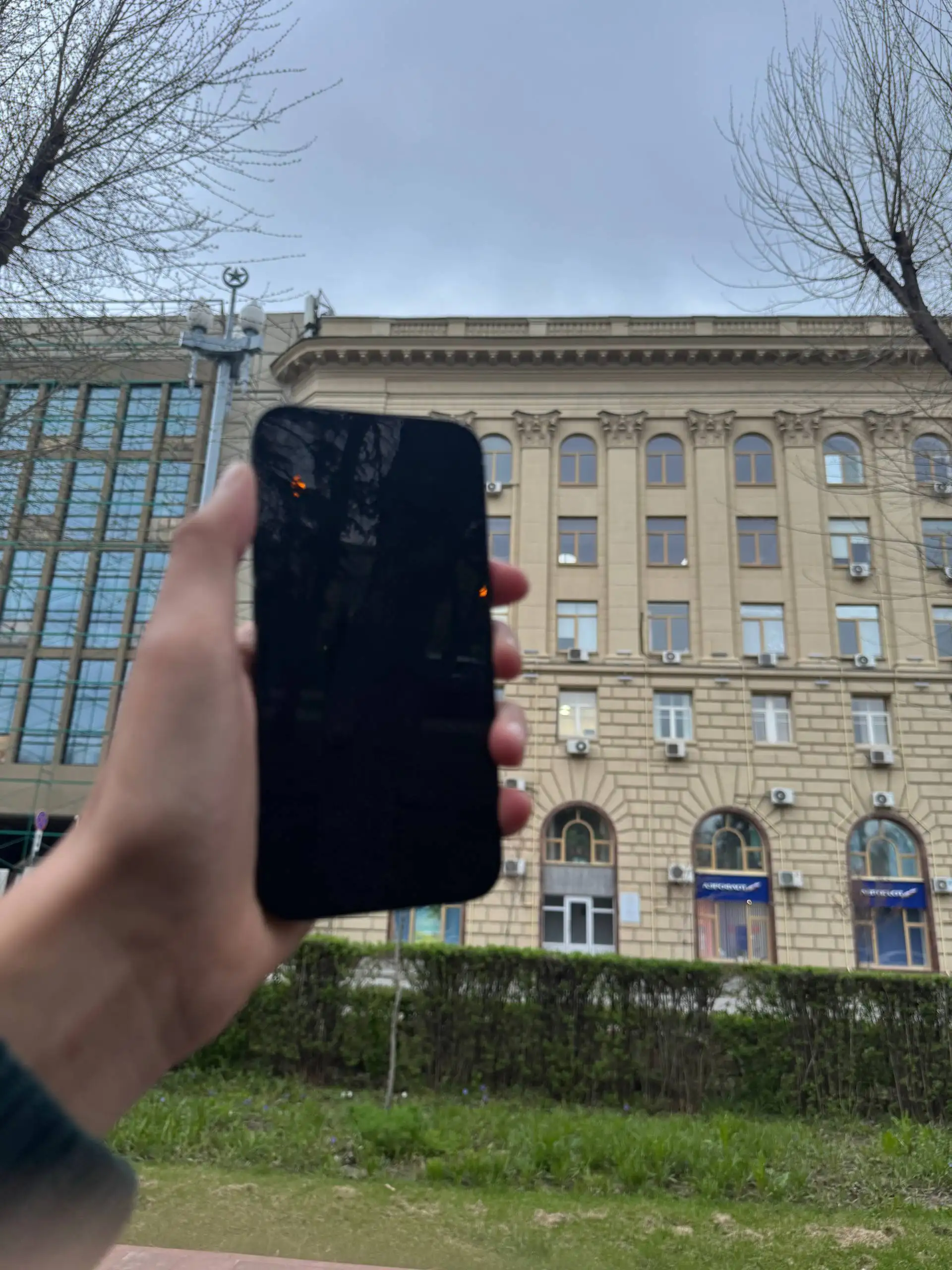 iPhone 13 128гб с заменённым экраном и задним стеклом - Смартфоны (Электроника) в Волгоград