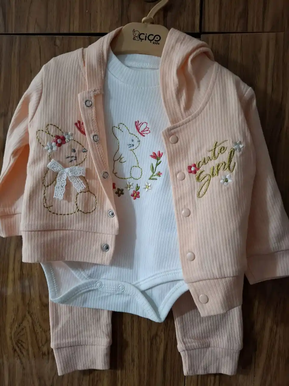 Продажа одежды для малышей