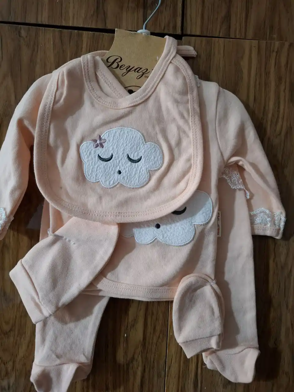 Продажа одежды для малышей