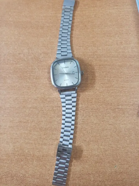 Продам часы Casio - Наушники в Волгоград