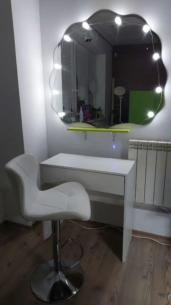 Рабочее место для лешмейкера визажиста бровиста