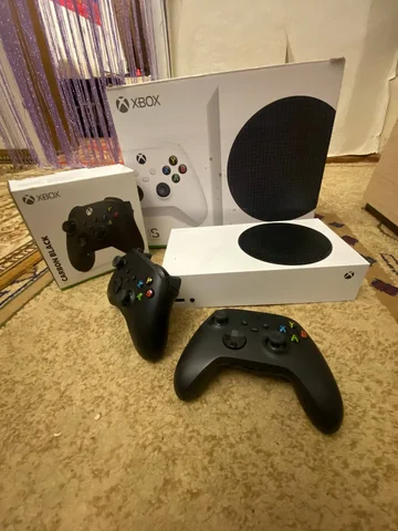Продам Xbox Series S с джойстиками и играми - Компьютерные аксессуары в Волгоград