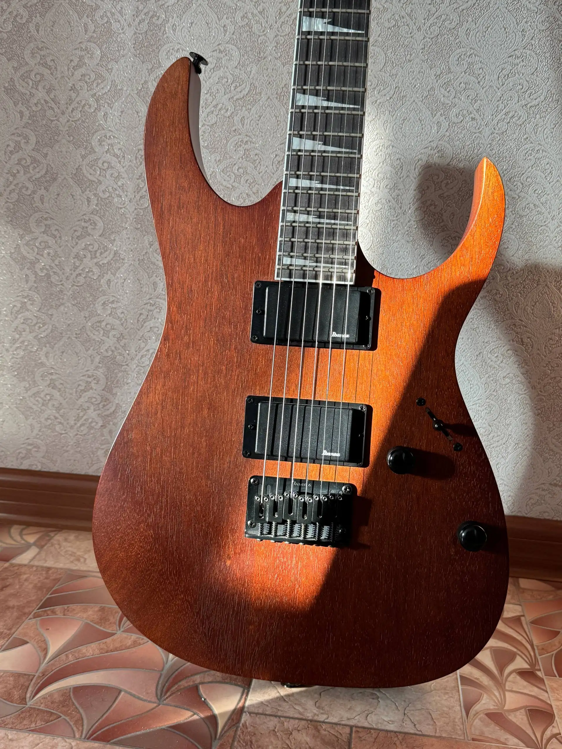 Продам гитару Ibanez и комбик Stagg 10GA - Музыкальные инструменты (Хобби и отдых) в Волгоград