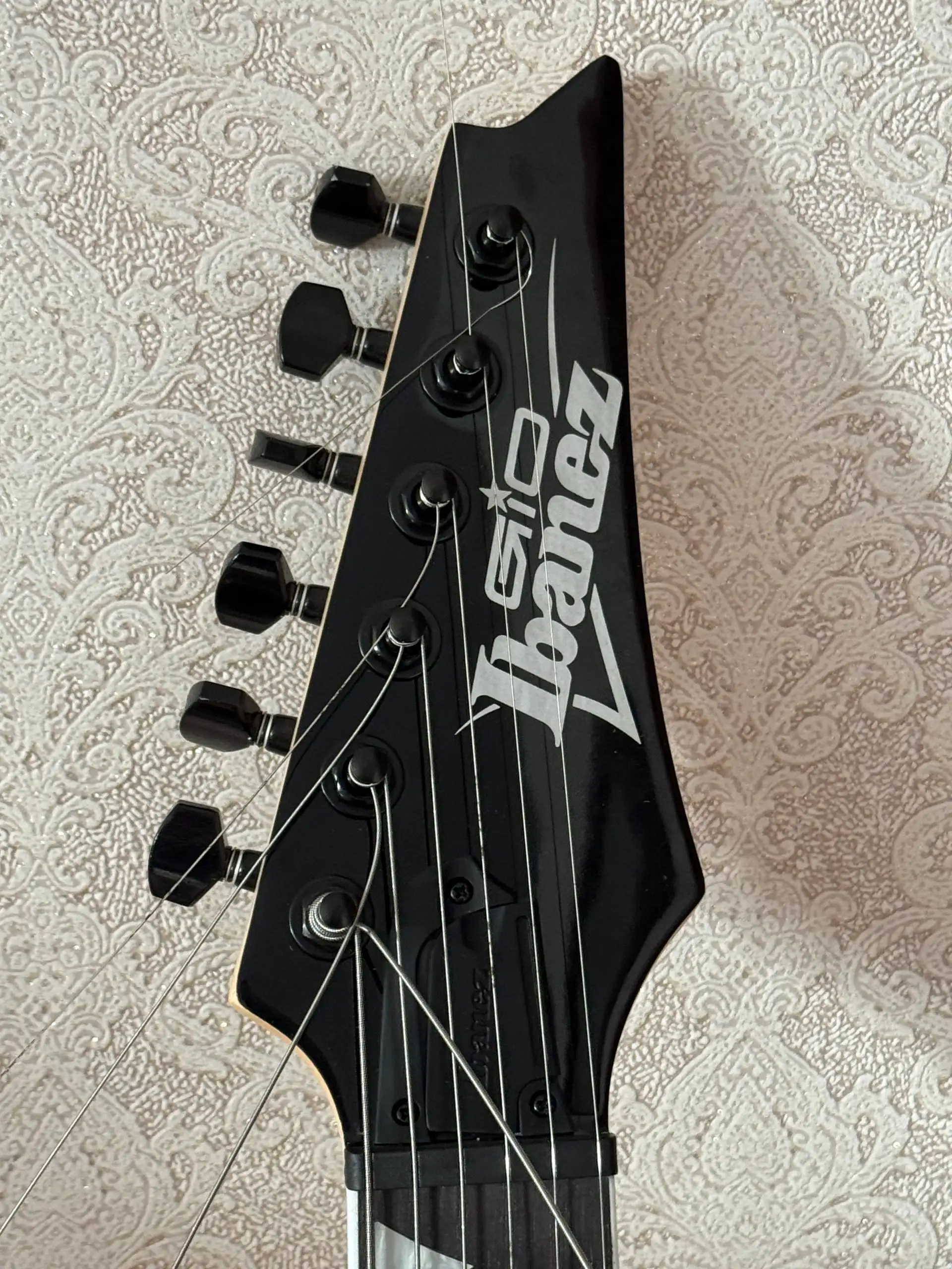 Продам гитару Ibanez и комбик Stagg 10GA - Музыкальные инструменты (Хобби и отдых) в Волгоград