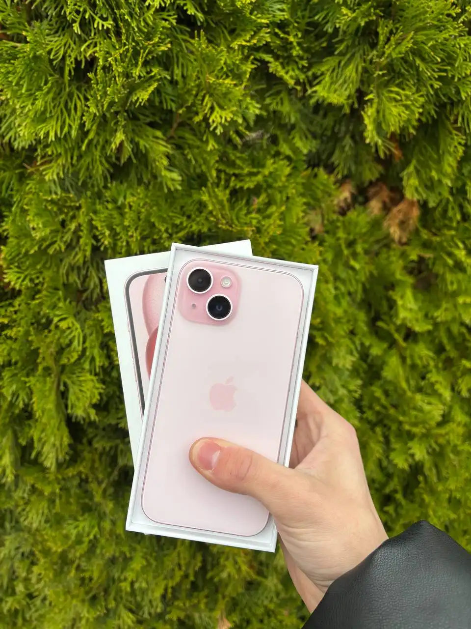 Продам iPhone 15 розовый 128гб