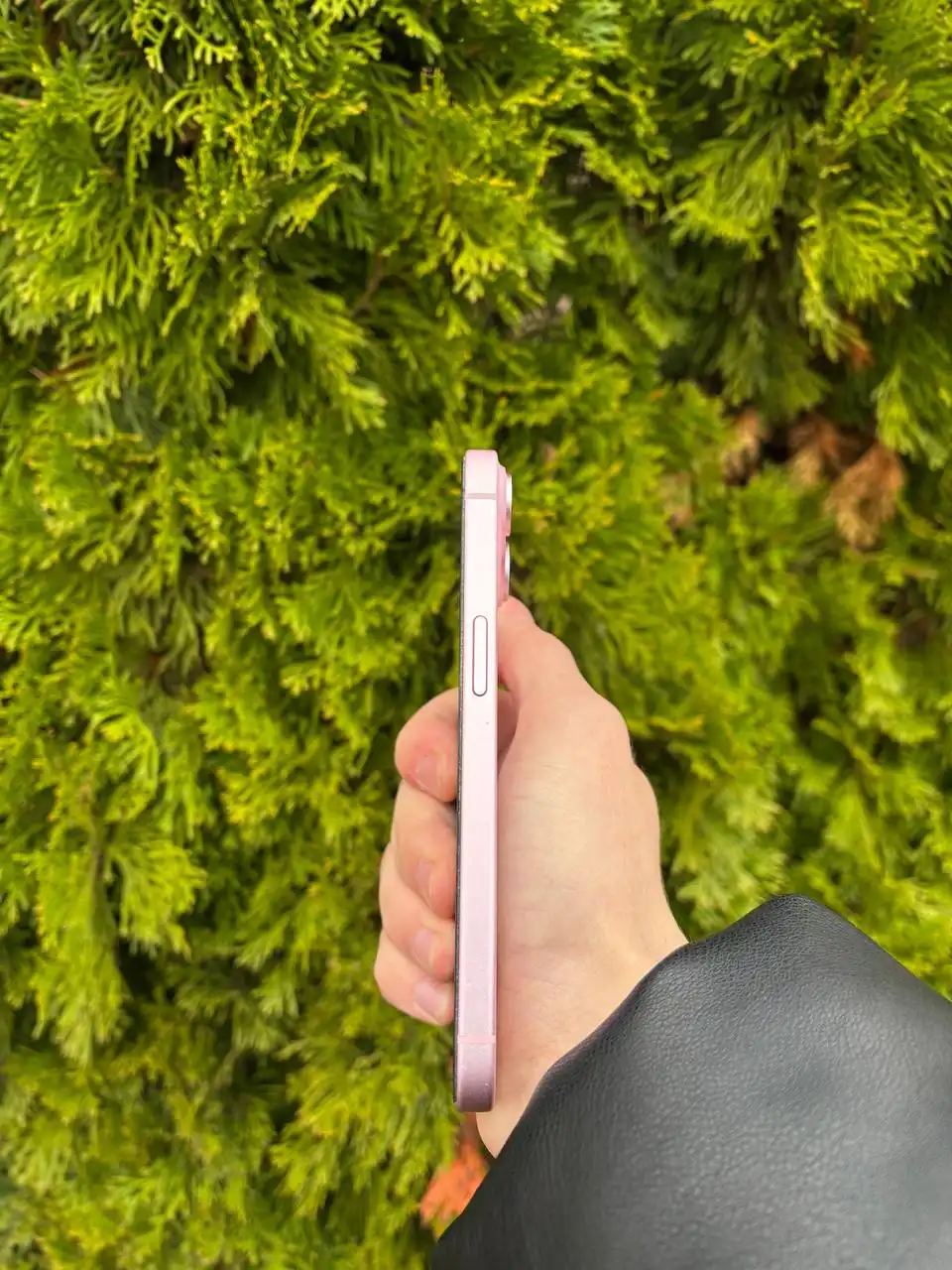 Продам iPhone 15 розовый 128гб