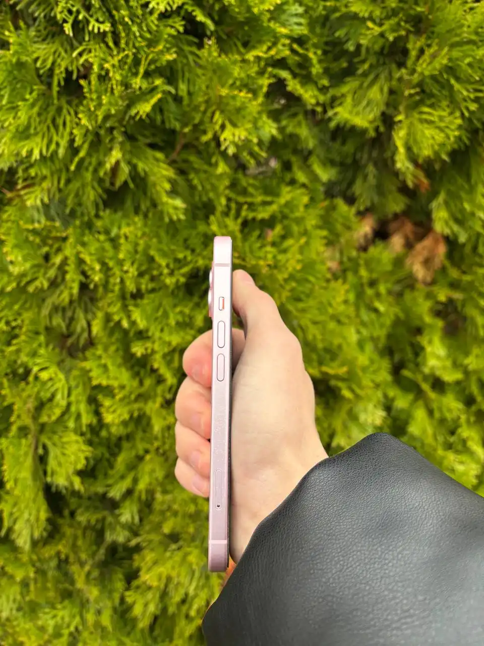 Продам iPhone 15 розовый 128гб