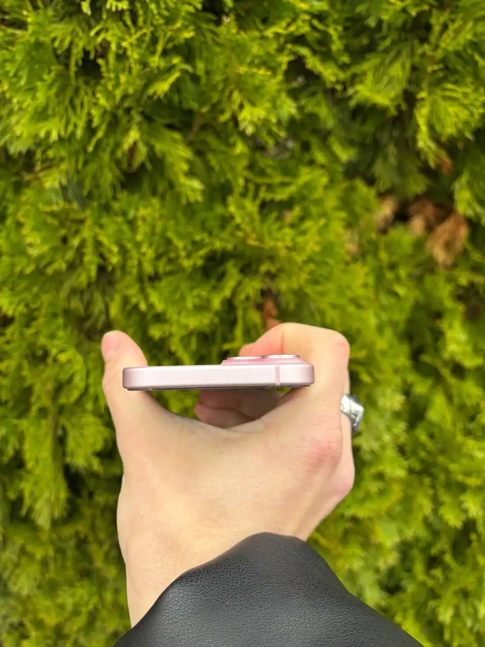 Продам iPhone 15 розовый 128гб