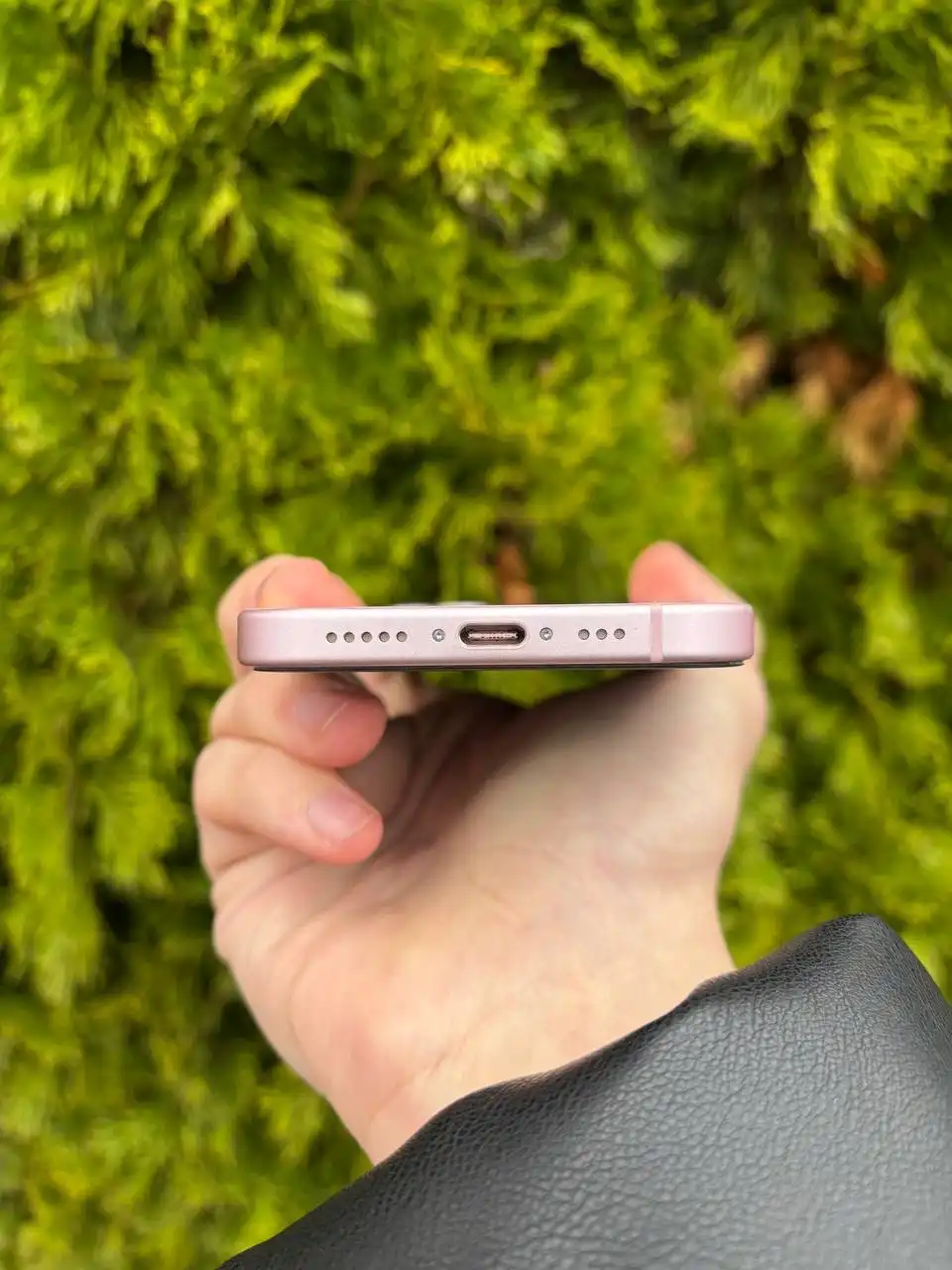 Продам iPhone 15 розовый 128гб