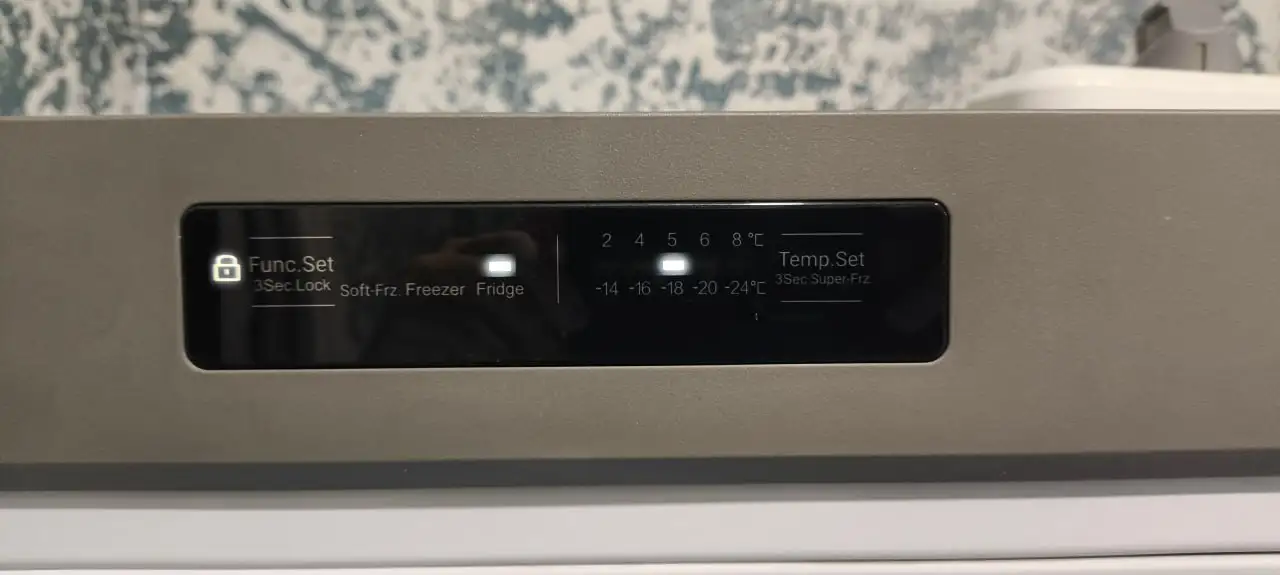 Морозильный шкаф Haier HF-284SG и диван Еврокнижка - Для дома и дачи в Волгоград