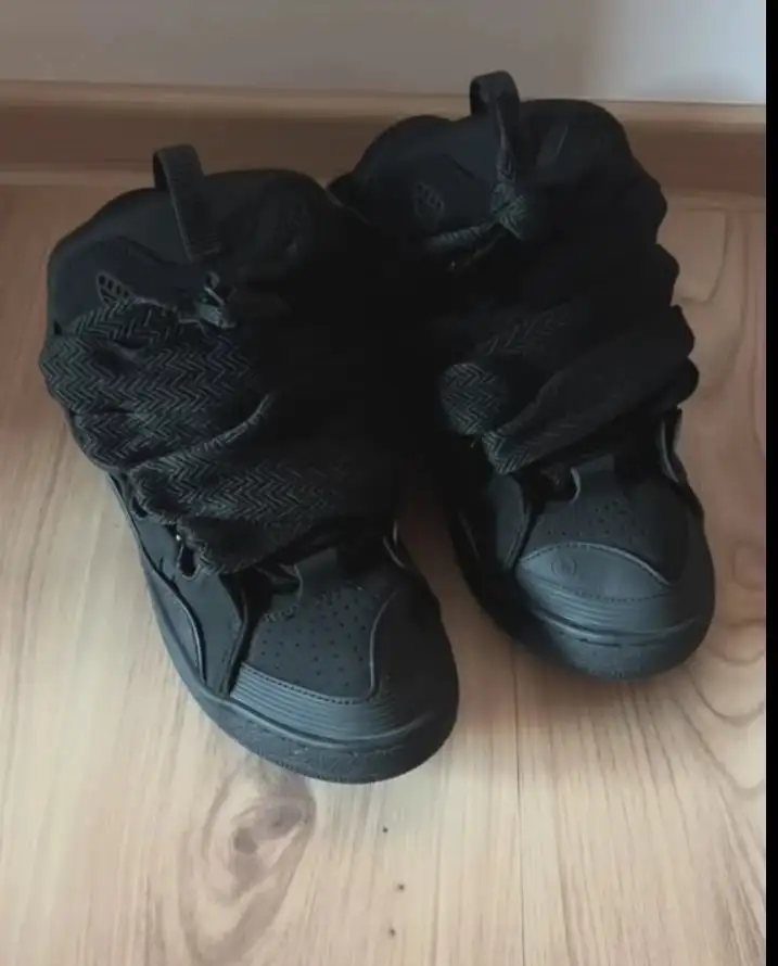 Обмен: кроссовки Yeezy 350 на треки/репликанты - Обувь (Одежда) в Волгоград