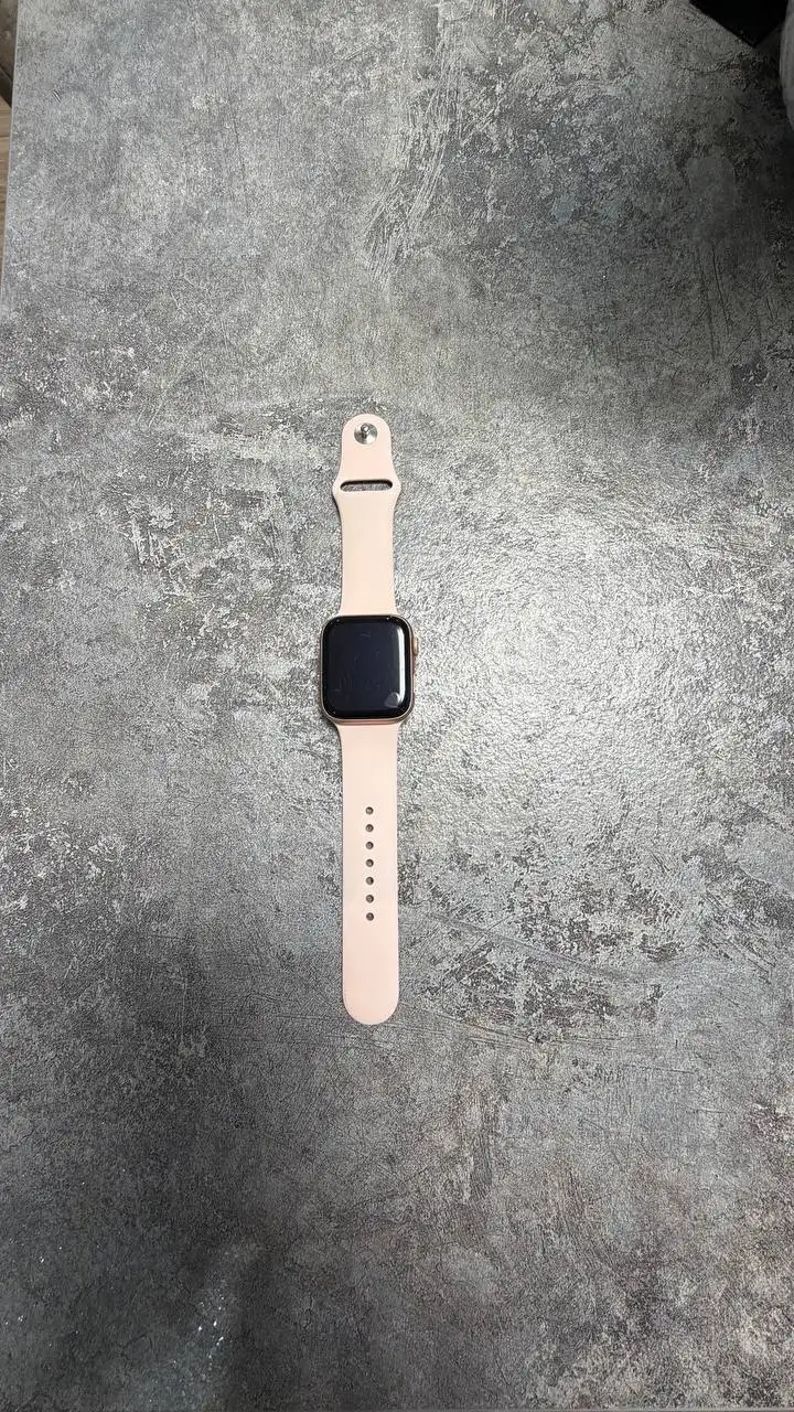 Apple Watch SE в идеальном состоянии - Умные часы (Электроника) в Волгоград