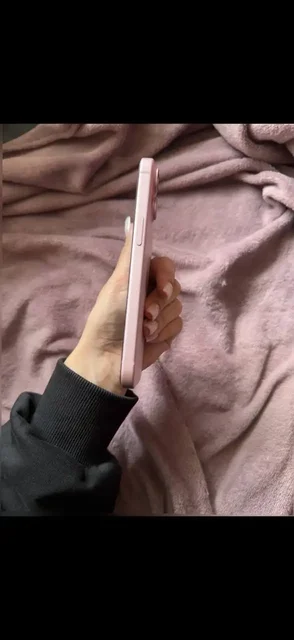 iPhone 15 Pink 128 GB - Наушники в Волгоград
