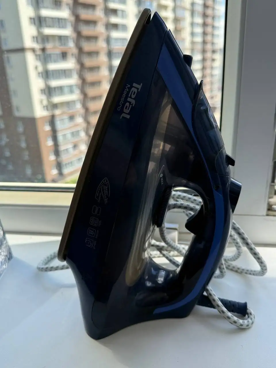 Утюг Tefal 2400W и ручной утюг для одежды - Электроника в Волгоград