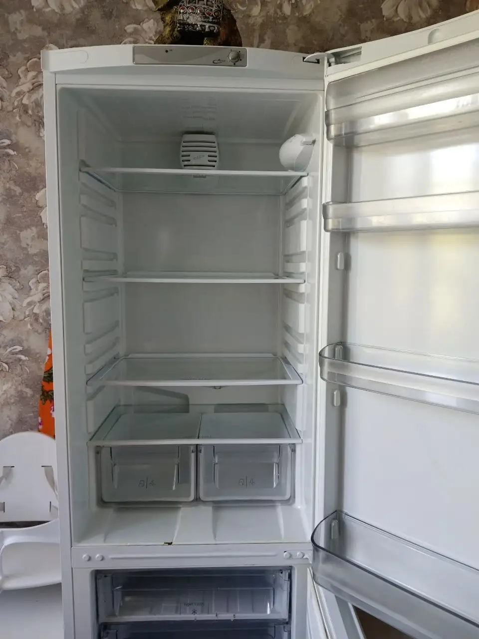 Холодильник Hotpoint Ariston - Крупная бытовая техника (Электроника) в Волгоград