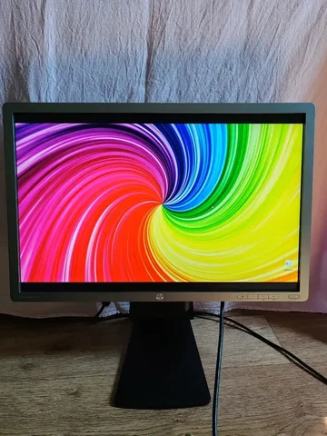 Продам монитор HP Elitedisplay E241i в идеальном состоянии - Пауэр банки в Волгоград
