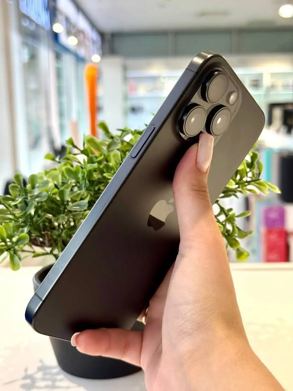 Продаю iPhone 15 Pro Max 256Gb Black Titanium - Смартфоны и гаджеты (Электроника) в Волгоград