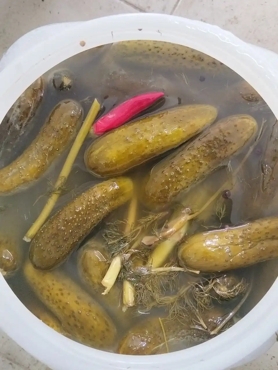 Продажа продуктов питания: копчёные окорочка, куриные крылья, бочковые овощи и квашеная капуста