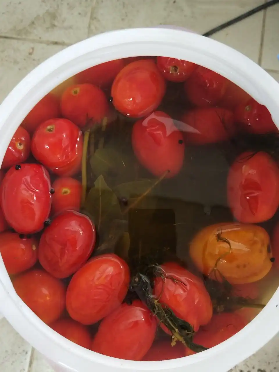 Продажа продуктов питания: копчёные окорочка, куриные крылья, бочковые овощи и квашеная капуста