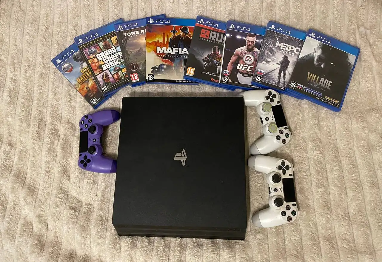 PS4 Pro 1 Тб в хорошем состоянии с 3 геймпадами и 8 играми - Игровые приставки (Электроника) в Волгоград