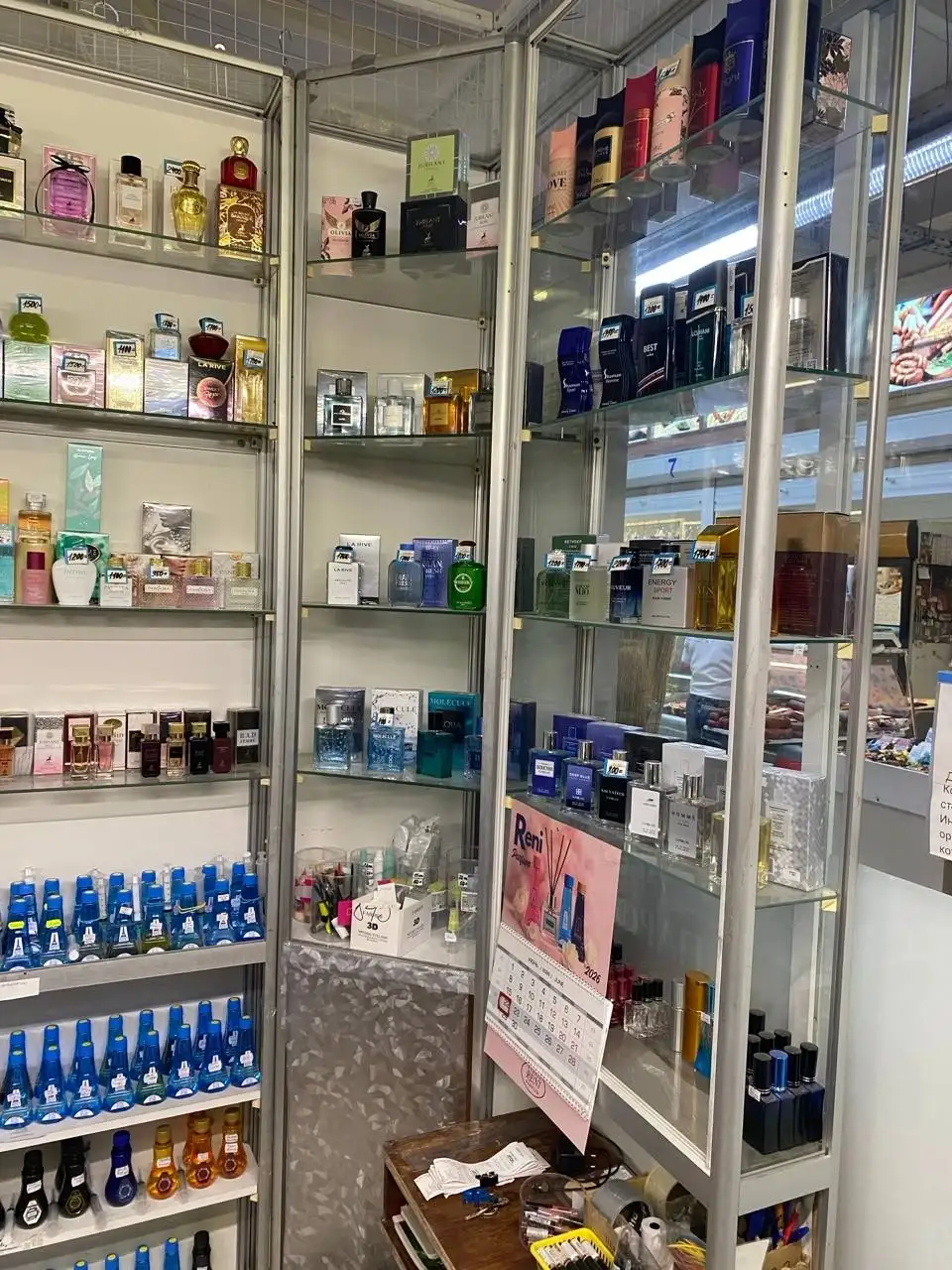 Продам стеллажи и духи - Барахолка в Волгоград