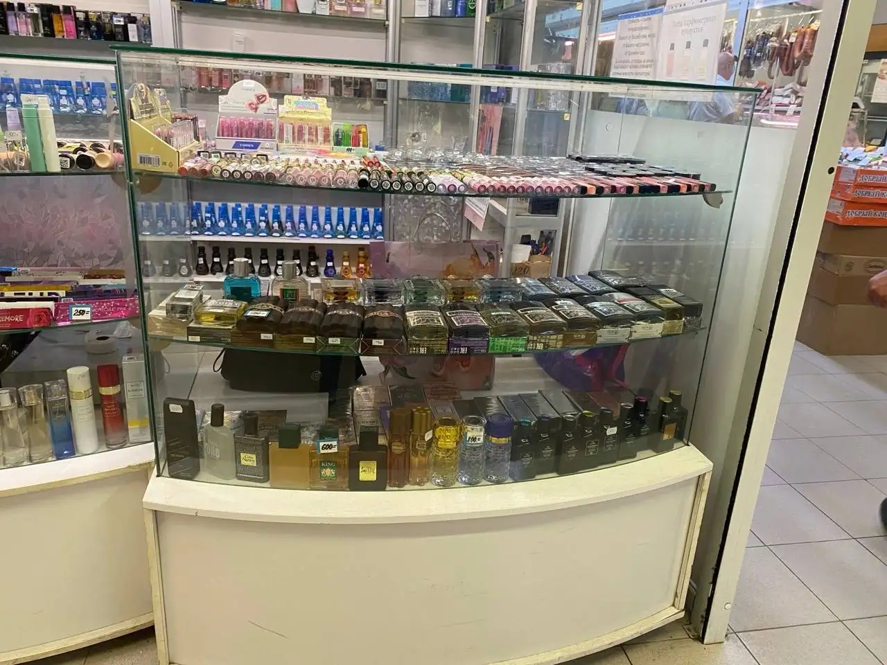 Продам стеллажи и духи - Барахолка в Волгоград