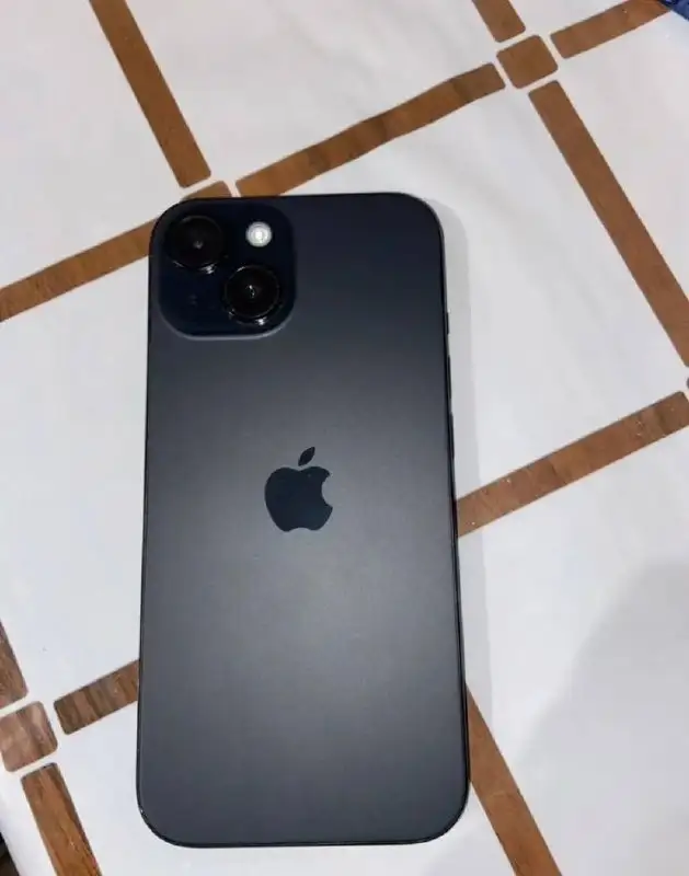 iPhone 15 256GB черный - Телефоны (Электроника) в Волгоград