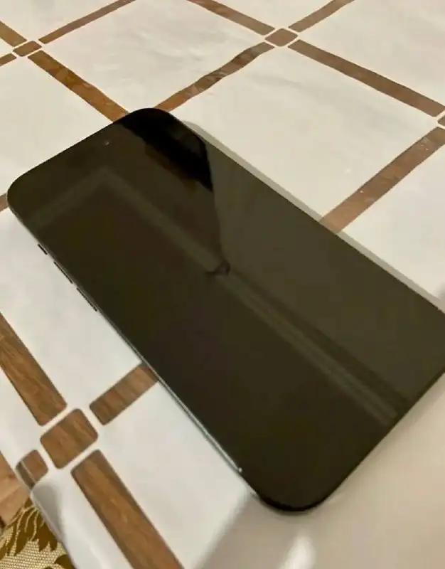 iPhone 15 256GB черный - Телефоны (Электроника) в Волгоград