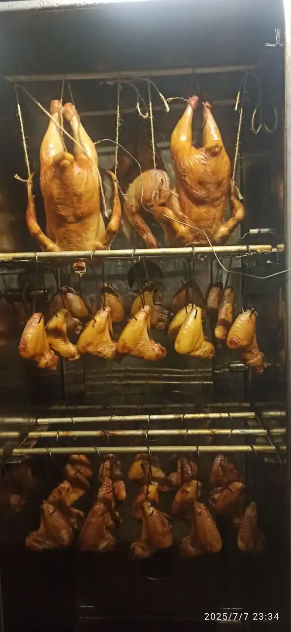 Продажа копчёной курицы и солений