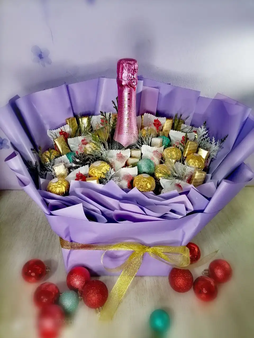 Конверт с конфетами Рафаэлло, Ферреро, Мерси и игристым