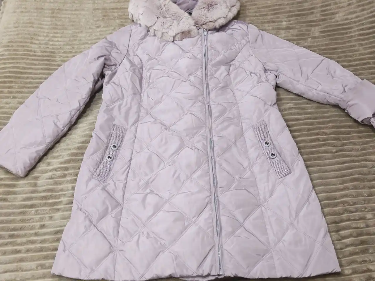 Продажа зимнего пуховика с натуральным мехом