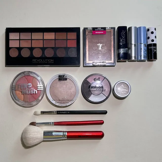 Косметика и кисти б/у - Ногтевой сервис в Волгоград