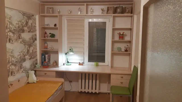 Продажа стола 245 со стеллажами и ящиками и кровати 180 на заказ - Мебель в Волгоград