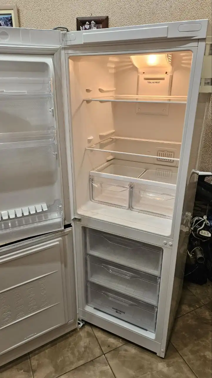 Холодильник Индезит в очень хорошем состоянии - Крупная бытовая техника (Для дома и дачи) в Городище