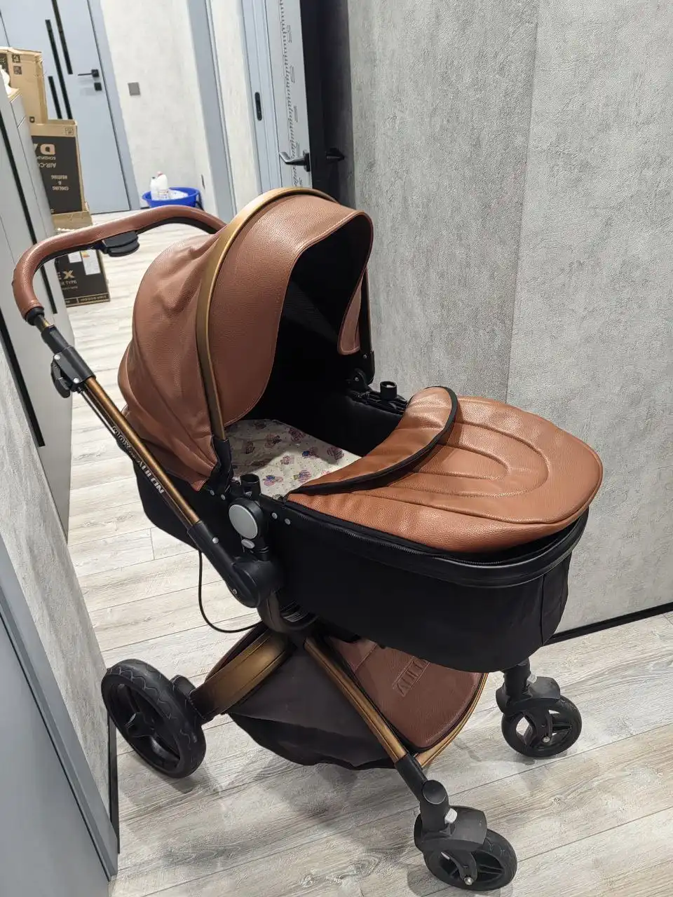 Продается коляска трансформер 2в1 с вращением - Детские коляски (Товары для детей) в Волгоград