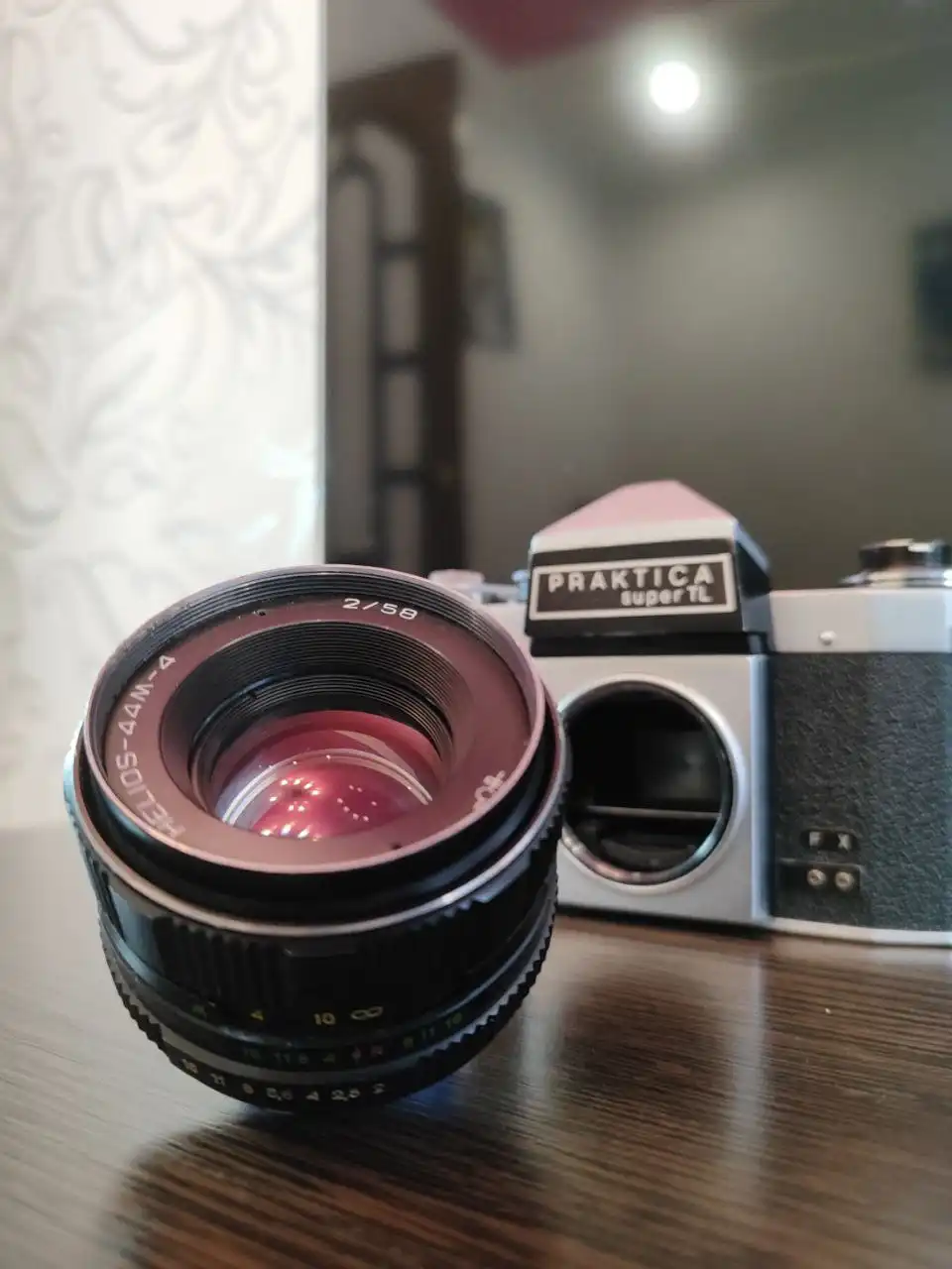 Пленочный зеркальный фотоаппарат Praktica Super TL с объективом Helios 44M-4 и пленкой Fuji - Фототехника (Электроника) в Волгоград