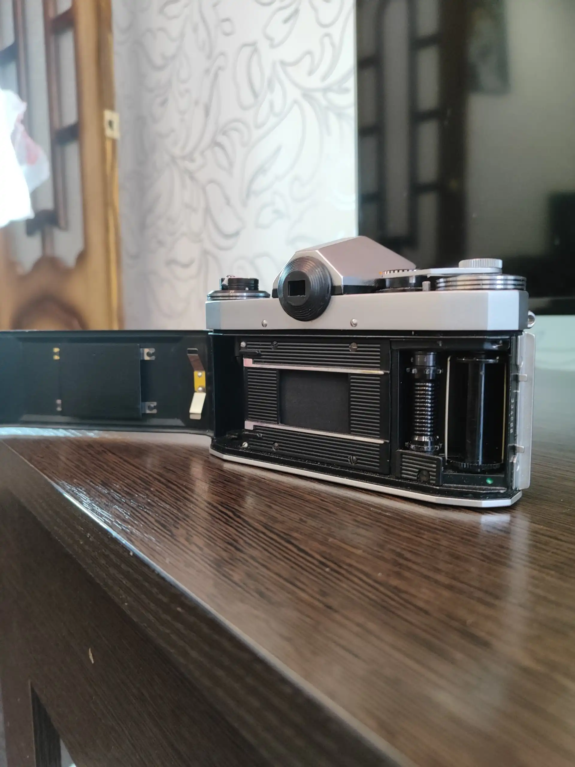 Пленочный зеркальный фотоаппарат Praktica Super TL с объективом Helios 44M-4 и пленкой Fuji - Фототехника (Электроника) в Волгоград