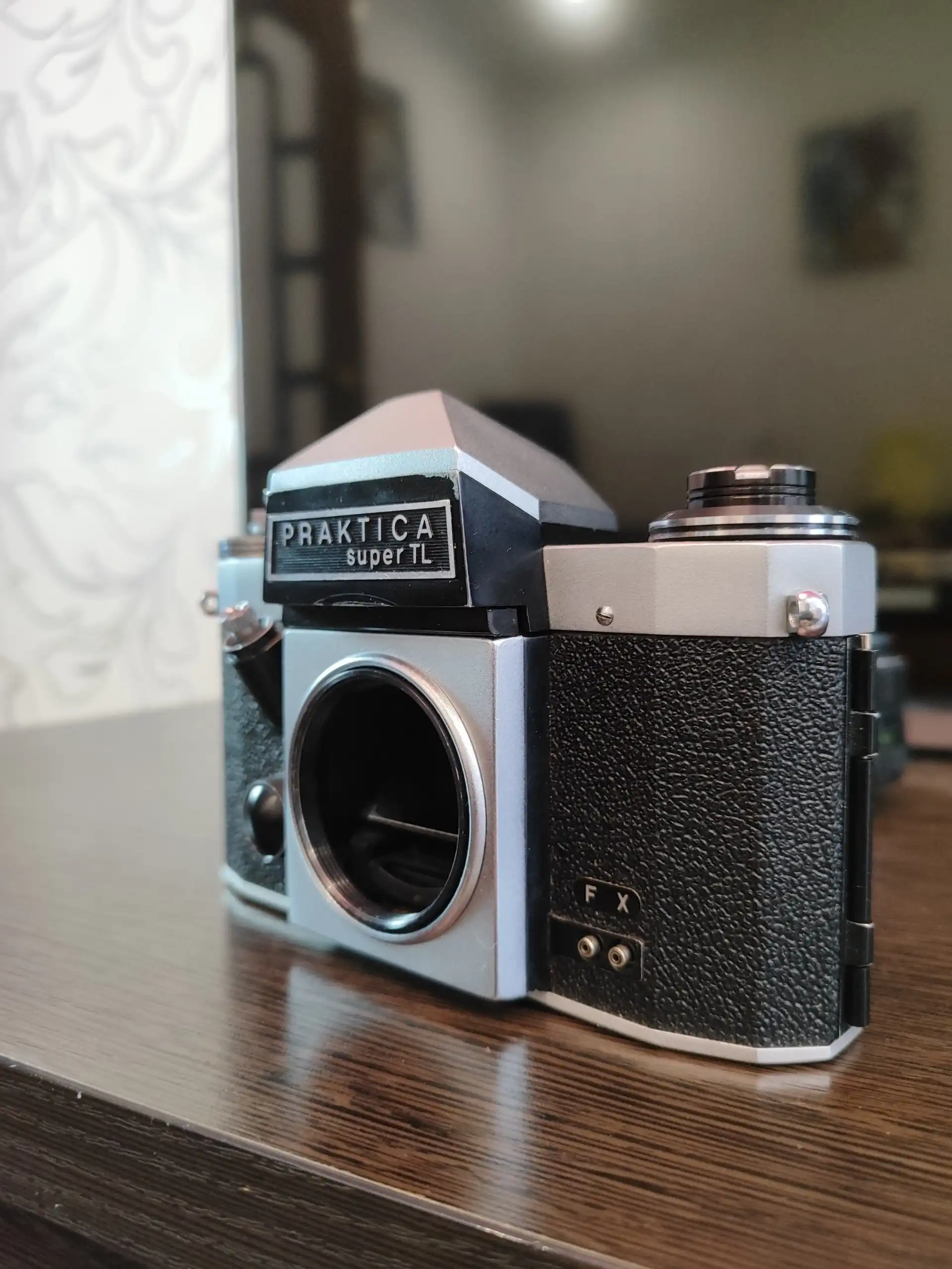 Пленочный зеркальный фотоаппарат Praktica Super TL с объективом Helios 44M-4 и пленкой Fuji - Фототехника (Электроника) в Волгоград