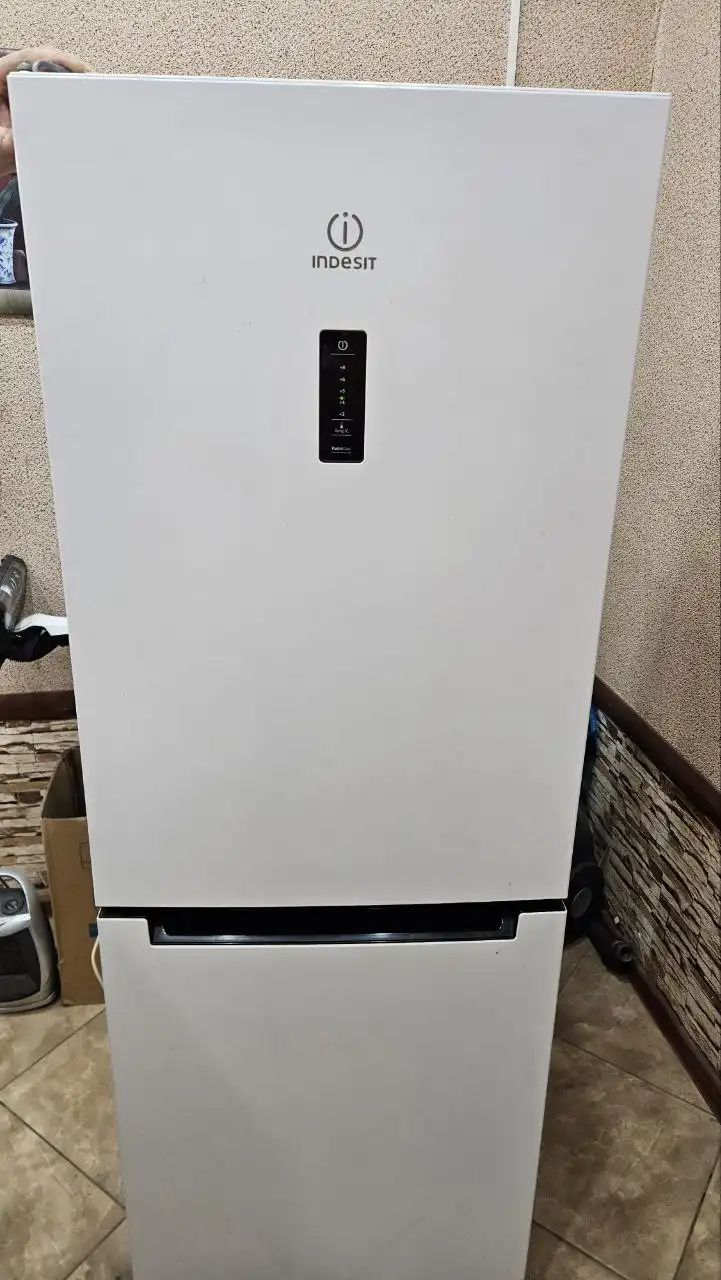 Продажа холодильника Индезит в хорошем состоянии - Холодильники (Для дома и дачи) в Городище
