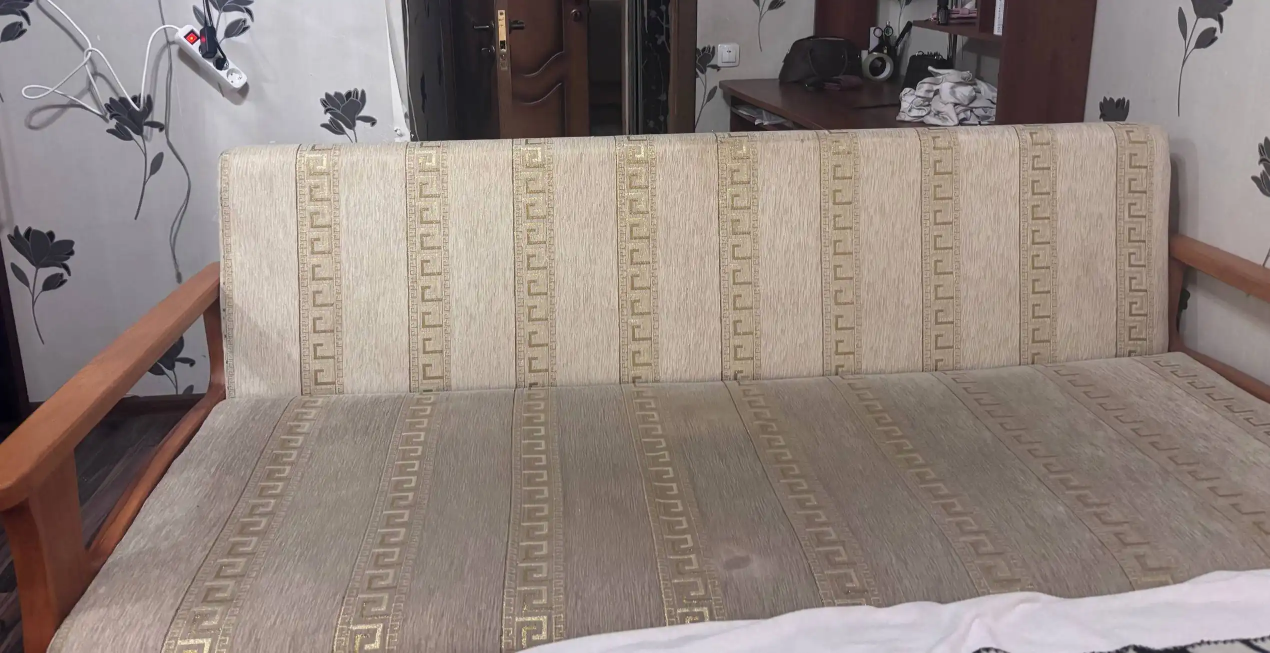 Продажа прямого раскладного дивана б/у с подушками - Мебель (Для дома и дачи) в Волгоград