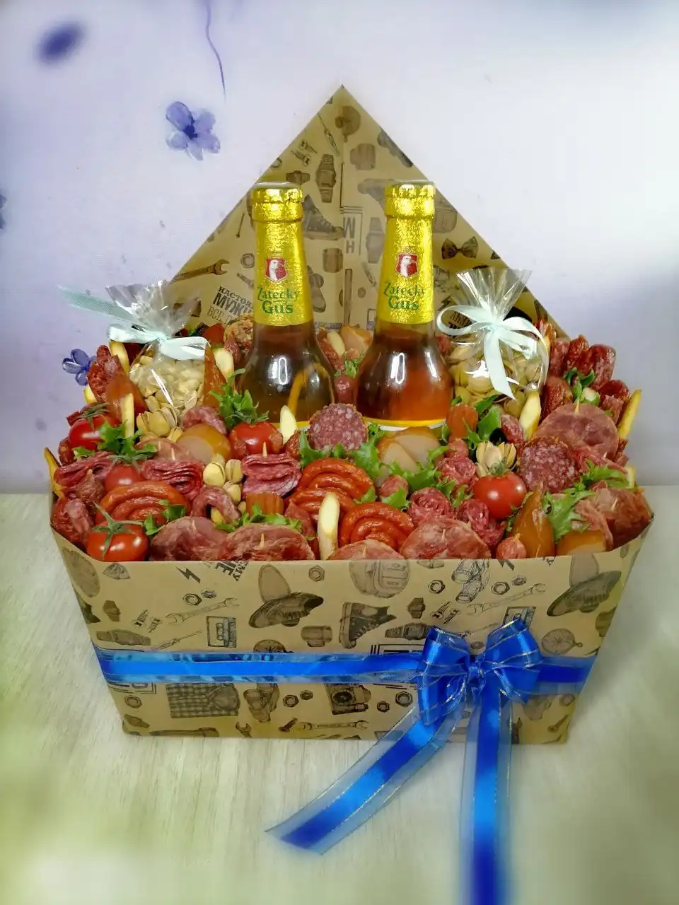 Мясной конверт с пенными напитками - Съедобные букеты (Хобби и отдых) в Новоаннинский