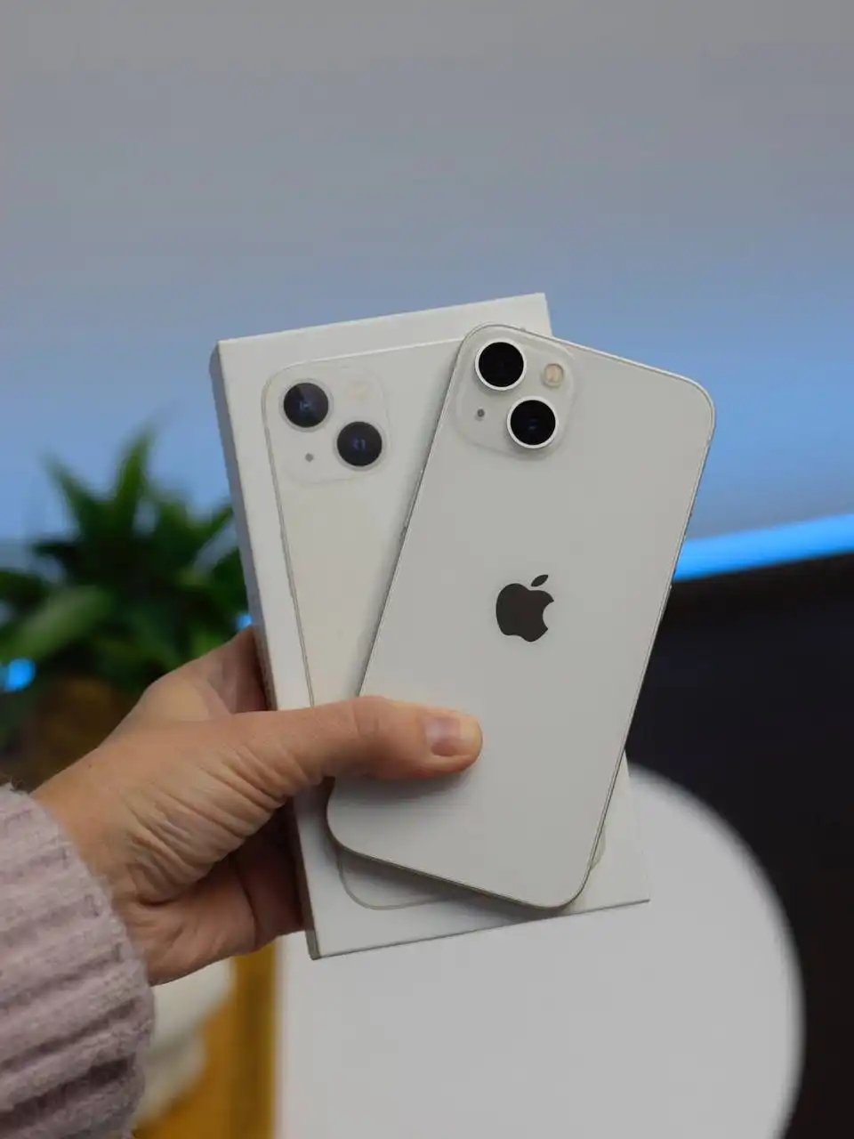 iPhone 13 Starlight 256Gb с гарантией и доставкой - Смартфоны (Электроника) в Волгоград