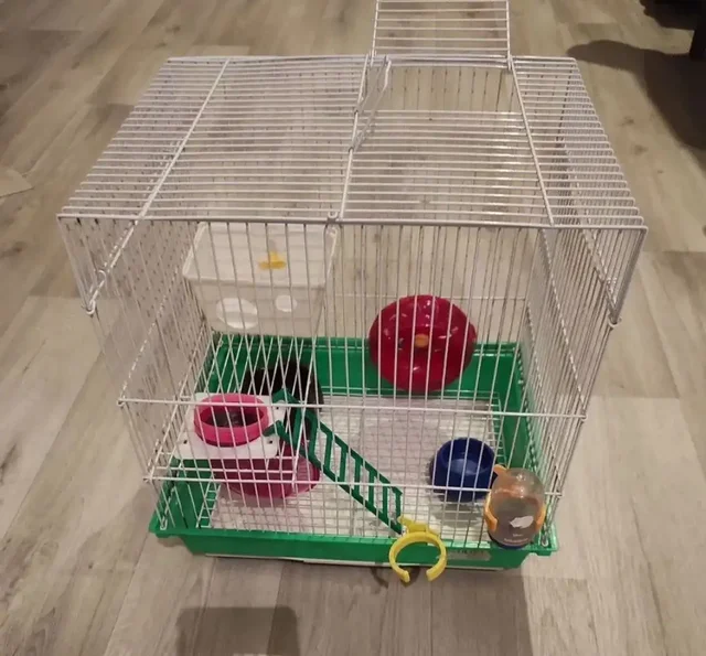Продам клетку для хомяка с комплектом аксессуаров - Барахолка в Волгоград