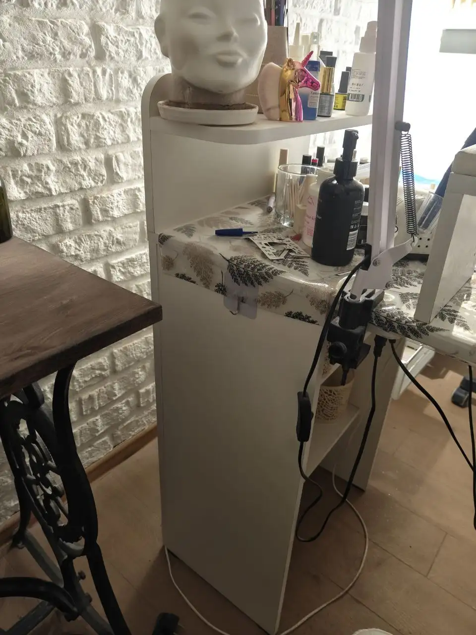 Продажа маникюрных столов и ламп - Профессиональное оборудование (Барахолка) в Волгоград