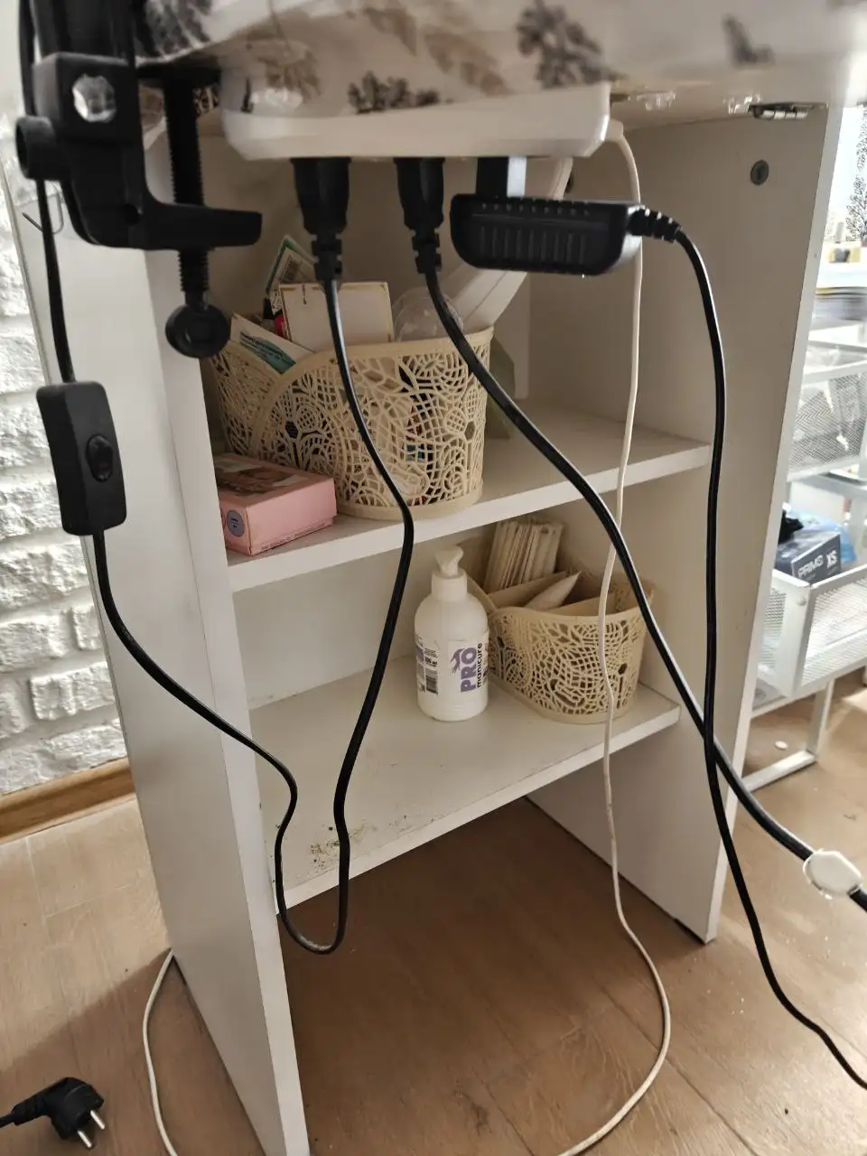 Продажа маникюрных столов и ламп - Профессиональное оборудование (Барахолка) в Волгоград