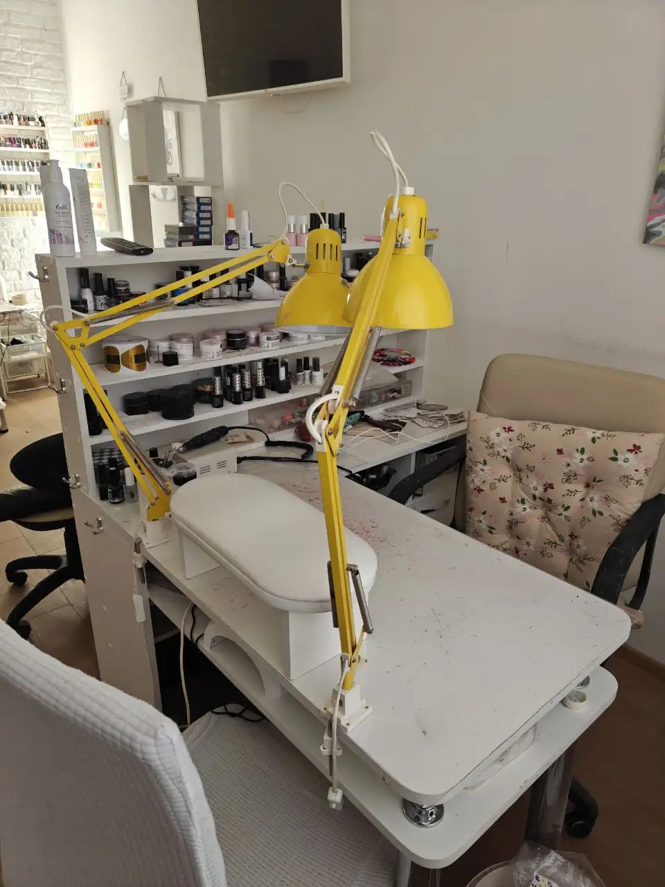 Продажа маникюрных столов и ламп - Профессиональное оборудование (Барахолка) в Волгоград
